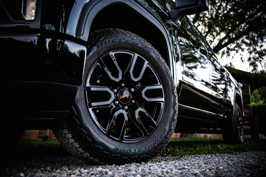 Колеса GMC Sierra Elevation Crew Cab 2018 года  (фото 2 из 29)